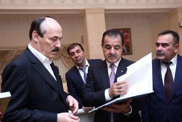 Рамазан Абдулатипов посетил Азербайджан с неофициальным визитом.