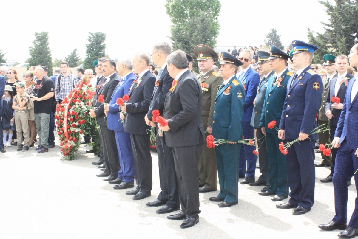 Празднование Дня Победы у Мемориала Воинской Славы в г. Баку Азербайджанской Республики